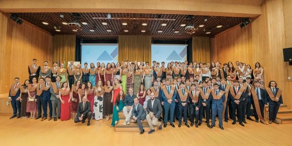 Primeras sesiones de actos de graduación de estudiantes de la escuela